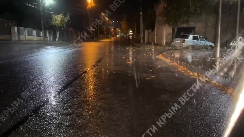 Дождь накрыл крымскую столицу