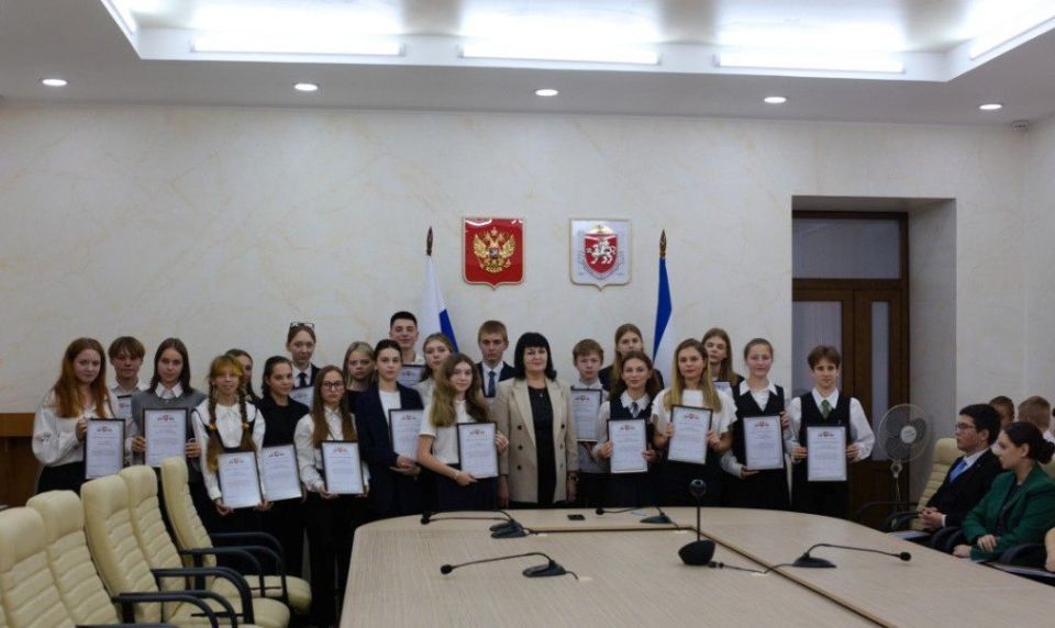 Янина Павленко: 7 талантливых ребят из Ялты в числе сотни юных крымчан удостоены стипендии Совета министров Республики