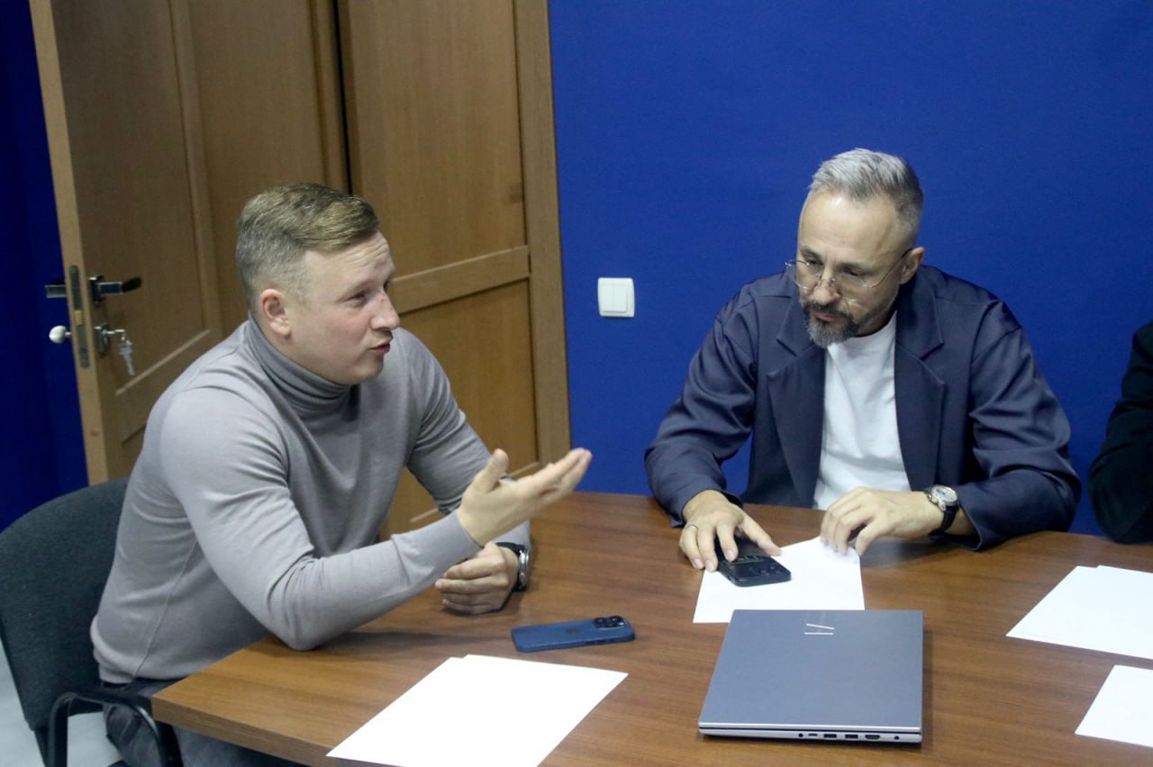 Одиссей Пипия и Олег Кузнецов приняли участие в рабочей встрече с представителями общественных советов Одиссей Пипия и Олег Кузнецов приняли участие в рабочей встрече с представителями общественных советов