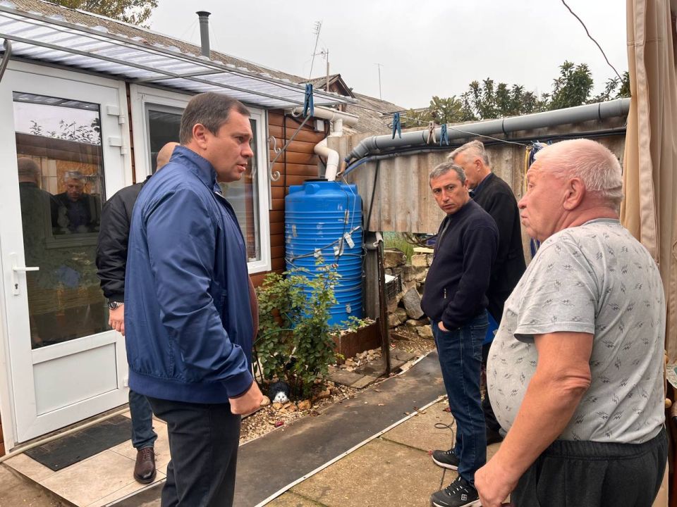 Олег Каторгин: Провел выездную встречу с жителями ул. Молодежной, 14, где обсудили проблемы подачи теплоснабжения и отсутствие отопления в ряде квартир