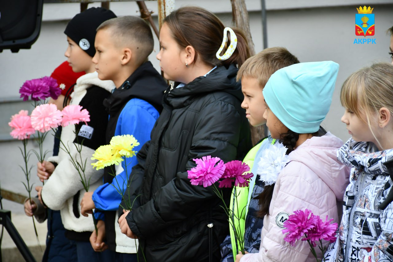 Сегодня открыли мемориальную доску в честь, ветерана образования, культуры и журналистики, почетного гражданина Красногвардейского района Николая Готовчикова Сегодня открыли мемориальную доску в честь, ветерана образования, культуры и журналистики, почетного гражданина Красногвардейского района Николая Готовчикова