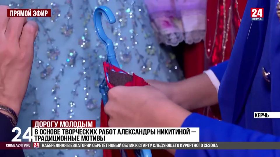 13-летняя керчанка Александра Никитина создала четыре коллекции костюмов