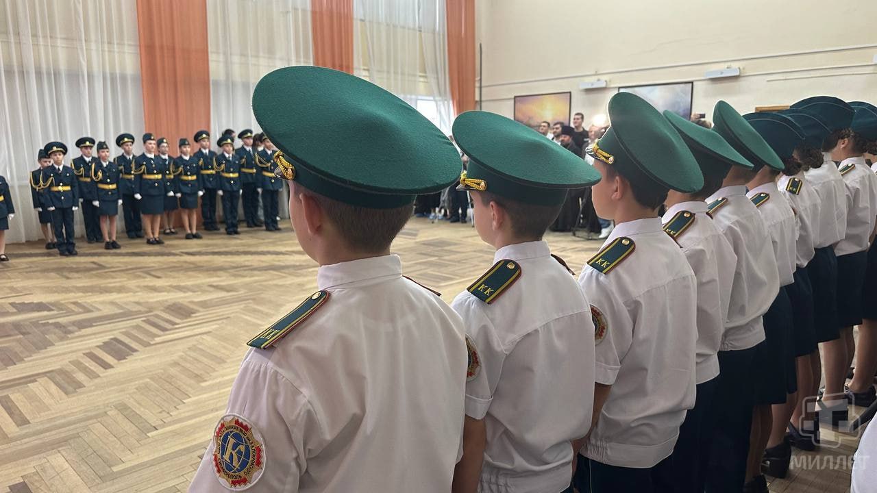 Симферопольских школьников торжественно посвятили в кадеты Симферопольских школьников торжественно посвятили в кадеты