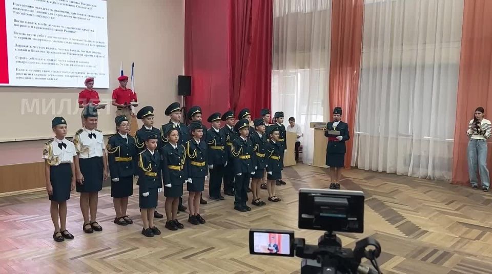 Симферопольских школьников торжественно посвятили в кадеты