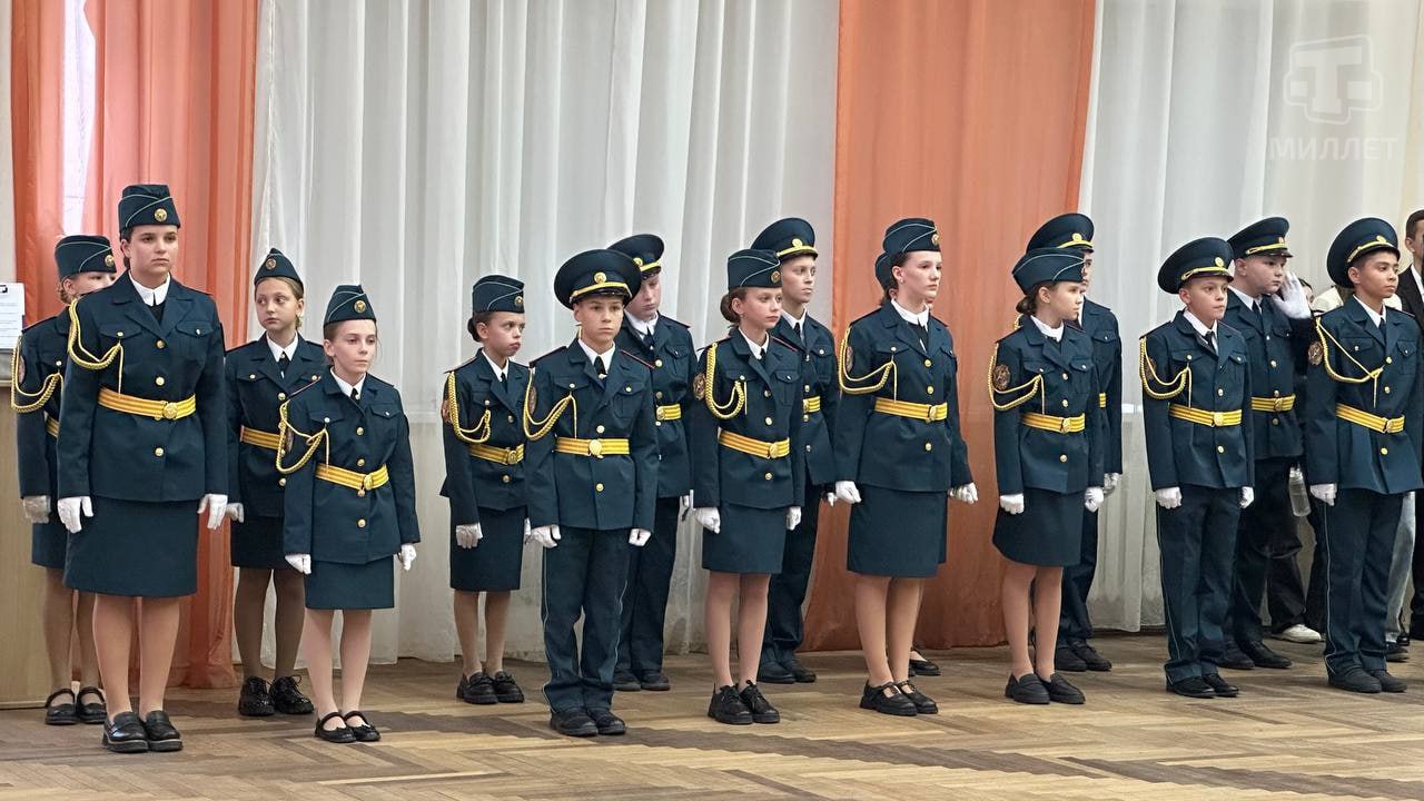 Симферопольских школьников торжественно посвятили в кадеты Симферопольских школьников торжественно посвятили в кадеты
