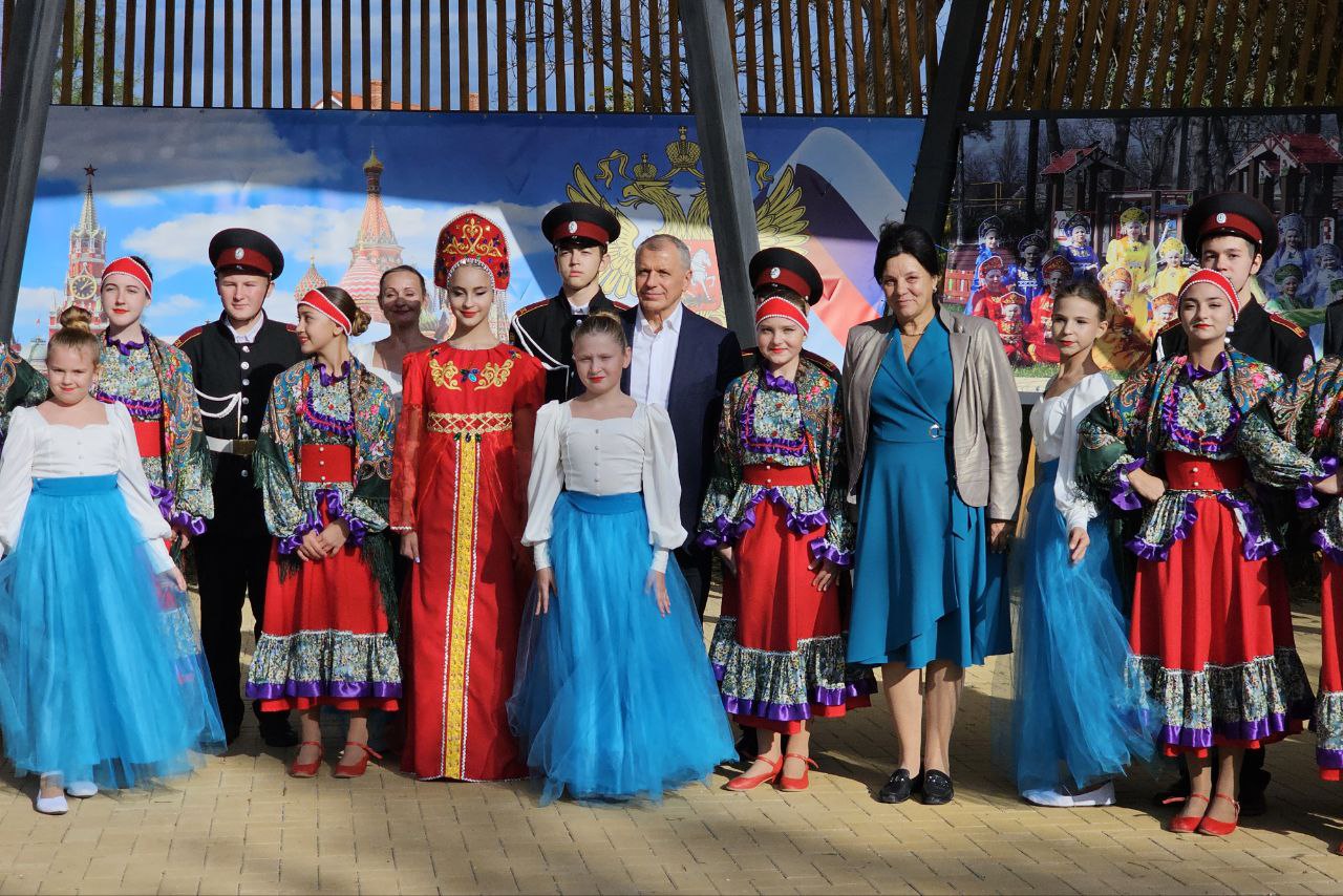 Владимир Константинов: В школе села Табачное Бахчисарайского района за средства из бюджета республики проводится ремонт в кабинетах технологий и спортзале, заменена кровля и оконные блоки