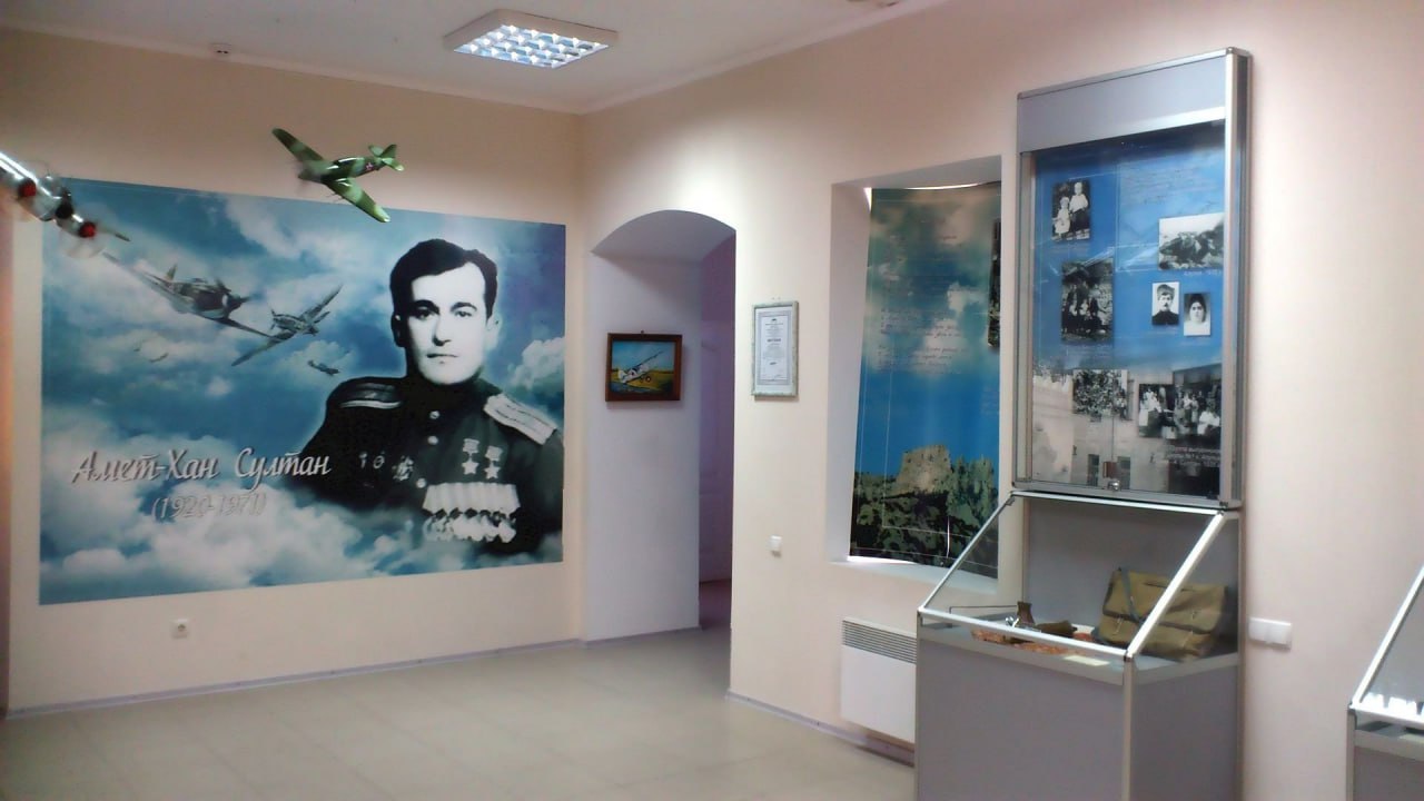 Однополчане называли его «Воздушным львом», а немцы – «Чёрным дьяволом» Однополчане называли его «Воздушным львом», а немцы – «Чёрным дьяволом»