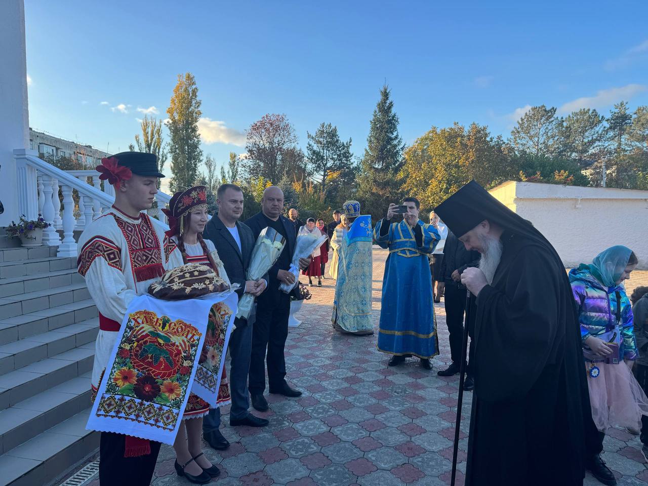 Антон Кравец: Сегодня совместно с председателем районного совета Дмитрием Мильгевским встречали на Нижнегорской земле Преосвященнейшего Алексия Антон Кравец: Сегодня совместно с председателем районного совета Дмитрием Мильгевским встречали на Нижнегорской земле Преосвященнейшего Алексия