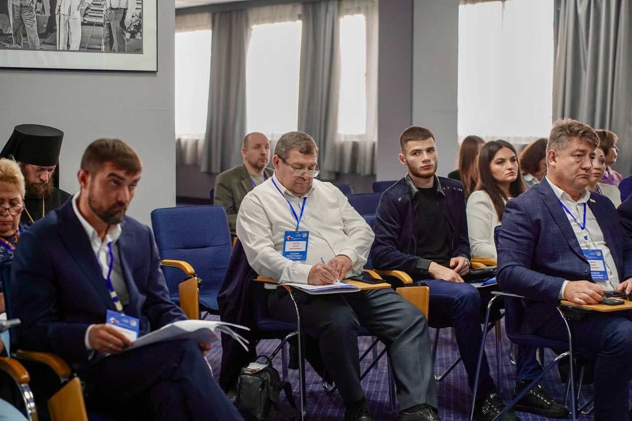 В Ялте состоялся V Международный круглый стол «Развитие связей украинцев Крыма с соотечественниками за рубежом», организованный «Украинской общиной Крыма», при поддержке Госкомнаца республики В Ялте состоялся V Международный круглый стол «Развитие связей украинцев Крыма с соотечественниками за рубежом», организованный «Украинской общиной Крыма», при поддержке Госкомнаца республики