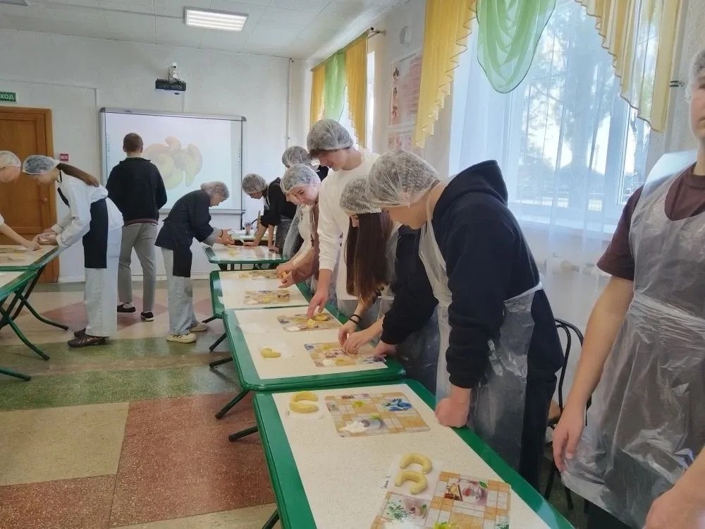 В Крыму продолжаются профориентационные мероприятия для школьников В Крыму продолжаются профориентационные мероприятия для школьников