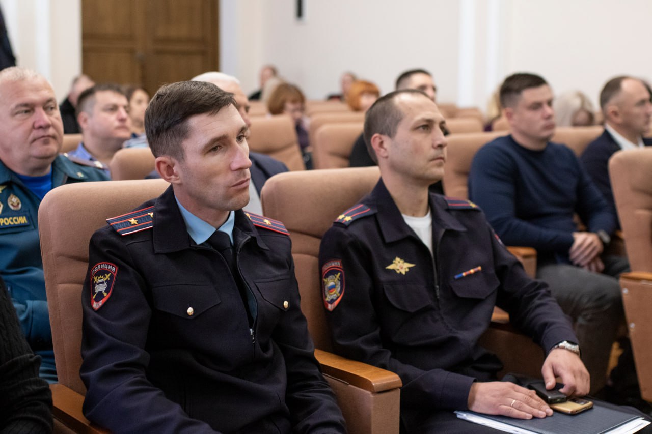 В Симферополе состоялось оперативно-хозяйственное совещание, в ходе которого руководители структурных подразделений отчитались о проделанной работе В Симферополе состоялось оперативно-хозяйственное совещание, в ходе которого руководители структурных подразделений отчитались о проделанной работе