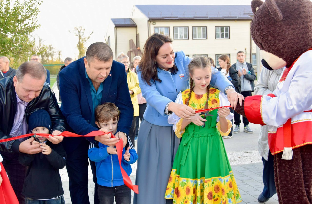 В селе Пятихатка открылся новый «Парк мира» – долгожданный подарок ко дню села