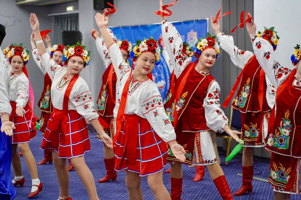 В Ялте состоялся V Международный круглый стол «Развитие связей украинцев Крыма с соотечественниками за рубежом», организованный «Украинской общиной Крыма», при поддержке Госкомнаца республики В Ялте состоялся V Международный круглый стол «Развитие связей украинцев Крыма с соотечественниками за рубежом», организованный «Украинской общиной Крыма», при поддержке Госкомнаца республики