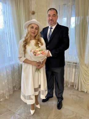 Керченский городской отдел ЗАГС с теплотой поздравил семью Александра Александровича и Ларисы Викторовны Митровых с их «серебряной свадьбой»