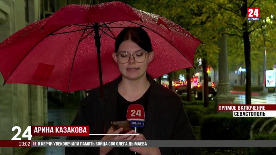 Плавучий кран перевернулся в Южной бухте Севастополя