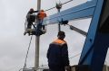 В Керчи монтируют новую линию освещения