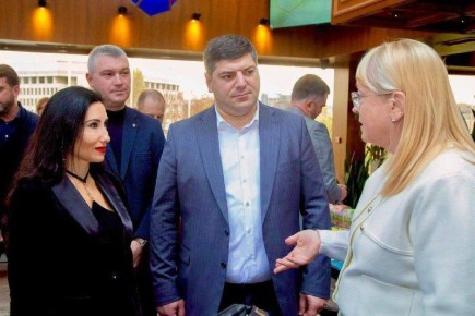 Анушаван Агаджанян: В Симферополе в рамках Торгово-закупочной сессии, организованной Министерством промышленности и торговли Республики Крым, состоялось подписание Соглашений о стабилизации цен с представителями крупных...