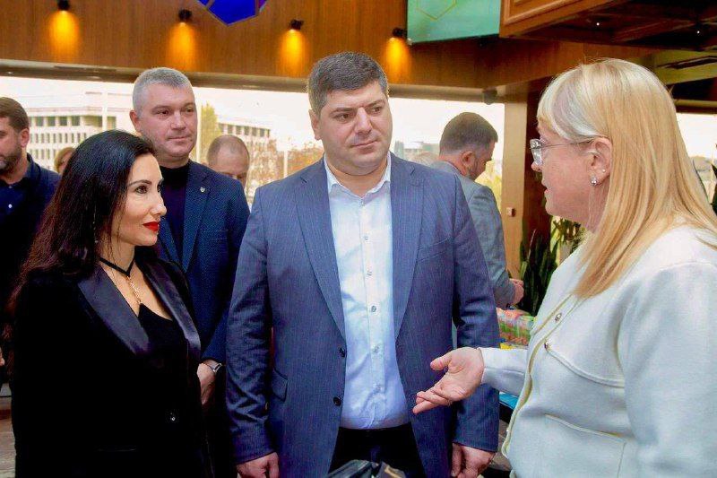 Анушаван Агаджанян: В Симферополе в рамках Торгово-закупочной сессии, организованной Министерством промышленности и торговли Республики Крым, состоялось подписание Соглашений о стабилизации цен с представителями крупных...