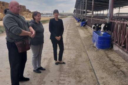 Специалисты Минсельхоза Крыма и участник программы «Герои Крыма» Андрей Зырянов посетили животноводческие предприятия республики