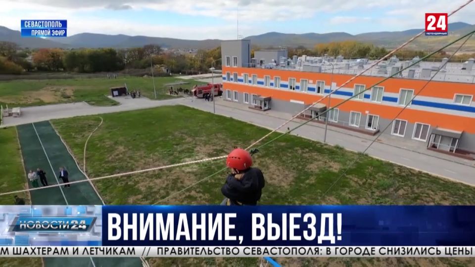 Школьникам Севастополя показали работу пожарно-спасательной службы, военную технику, напомнили правила безопасности