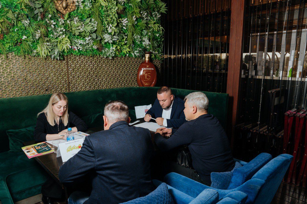 Анушаван Агаджанян: В Симферополе в рамках Торгово-закупочной сессии, организованной Министерством промышленности и торговли Республики Крым, состоялось подписание Соглашений о стабилизации цен с представителями крупных... Анушаван Агаджанян: В Симферополе в рамках Торгово-закупочной сессии, организованной Министерством промышленности и торговли Республики Крым, состоялось подписание Соглашений о стабилизации цен с представителями крупных...