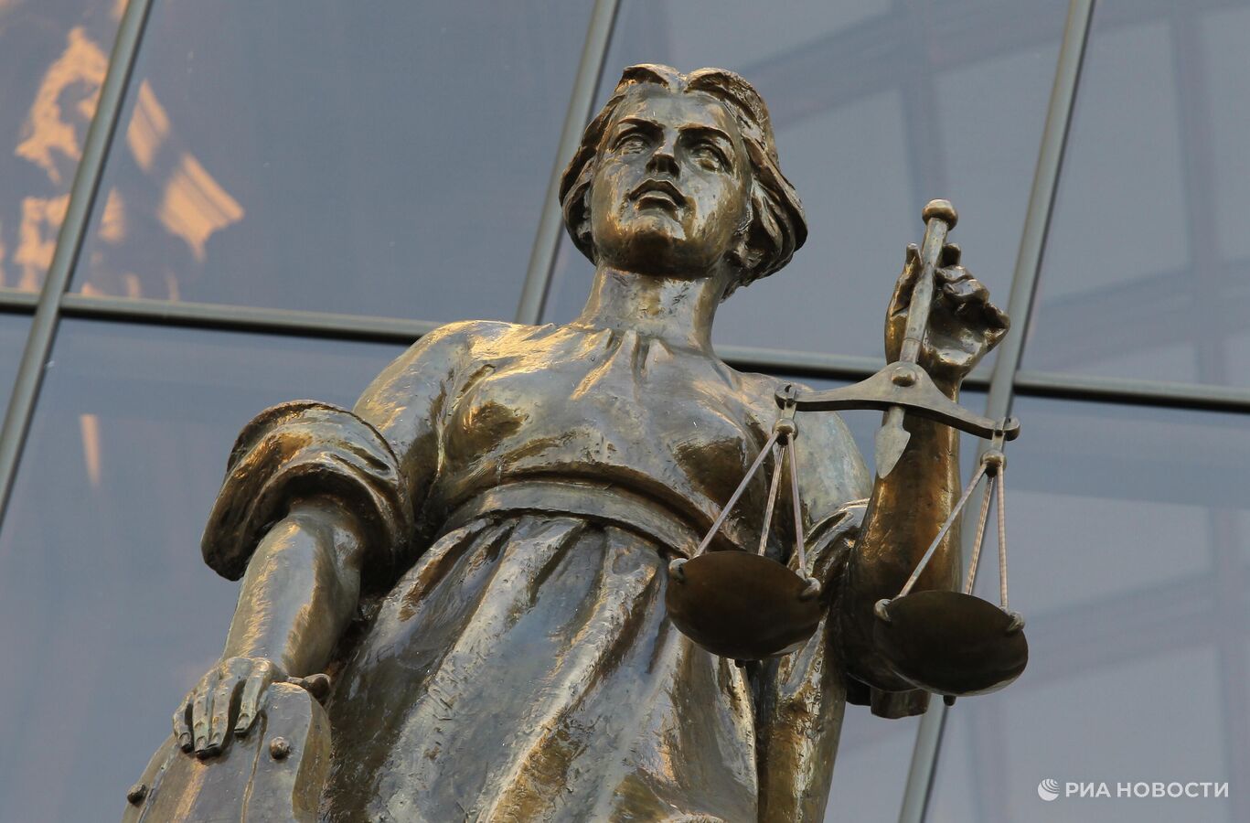 После крушения плавучего крана в Севастополе возбудили уголовное дело