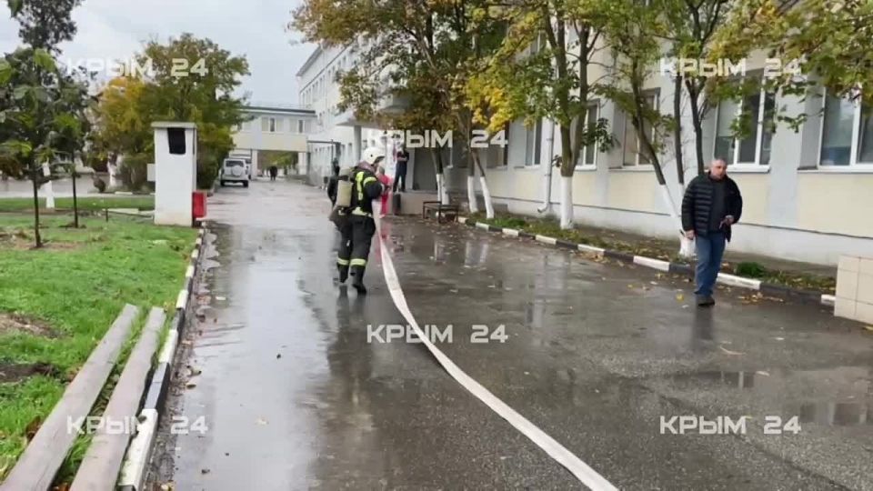 Скопление пожарных машин возле Черноморской больницы оказалось тренировкой МЧС