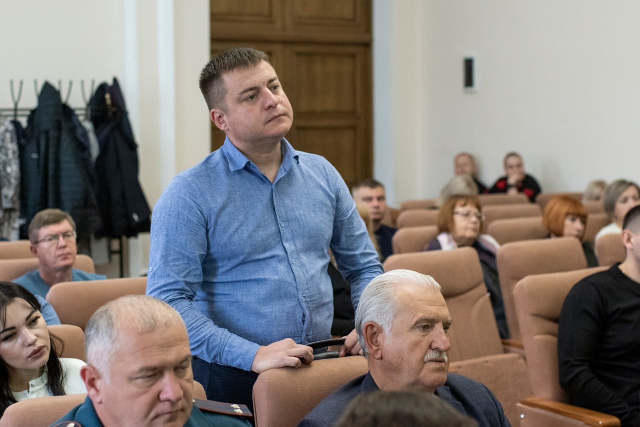 В Симферополе состоялось оперативно-хозяйственное совещание, в ходе которого руководители структурных подразделений отчитались о проделанной работе В Симферополе состоялось оперативно-хозяйственное совещание, в ходе которого руководители структурных подразделений отчитались о проделанной работе