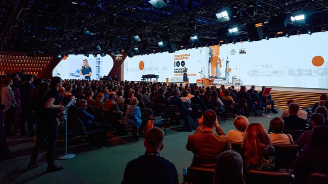 Марат Хуснуллин выступил на сессии-презентации «100 проектов России. Строительство» в Национальном центре «Россия»