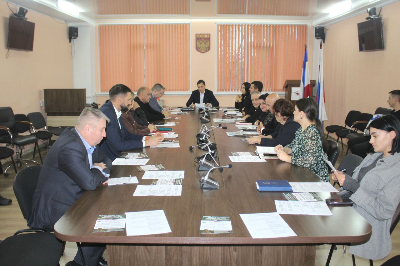 В Государственном комитете по делам межнациональных отношений Республики Крым состоялось рабочее совещание с руководителями и членами национально-культурных объединений