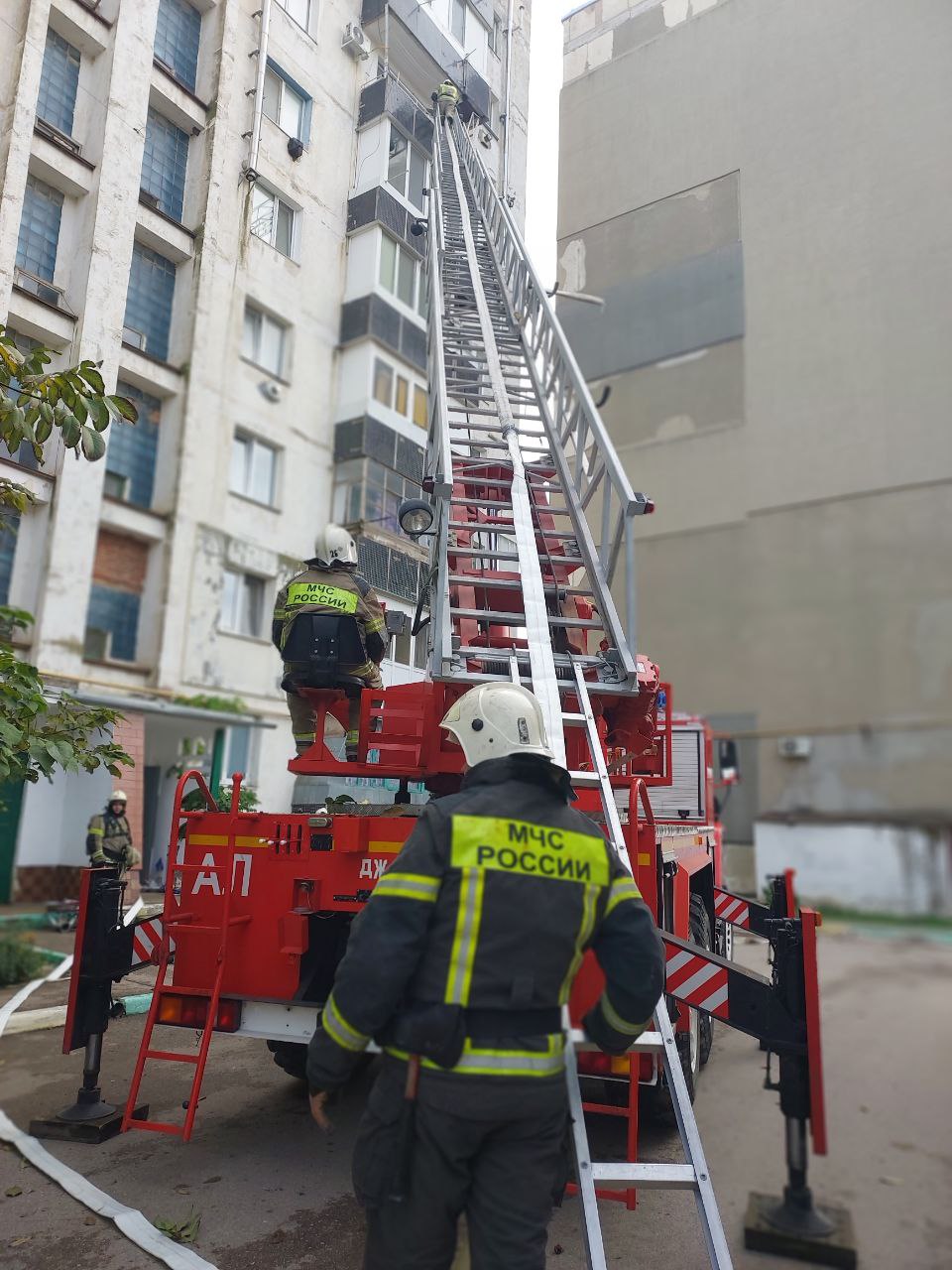 В Джанкое прошли плановые учения по тушению пожара В Джанкое прошли плановые учения по тушению пожара