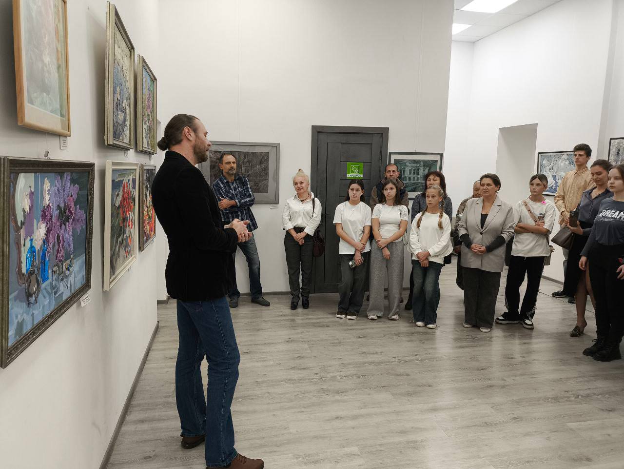 Александр Юрьев: В Доме молодёжи проходит художественная выставка «Учитель и ученик» Александр Юрьев: В Доме молодёжи проходит художественная выставка «Учитель и ученик»