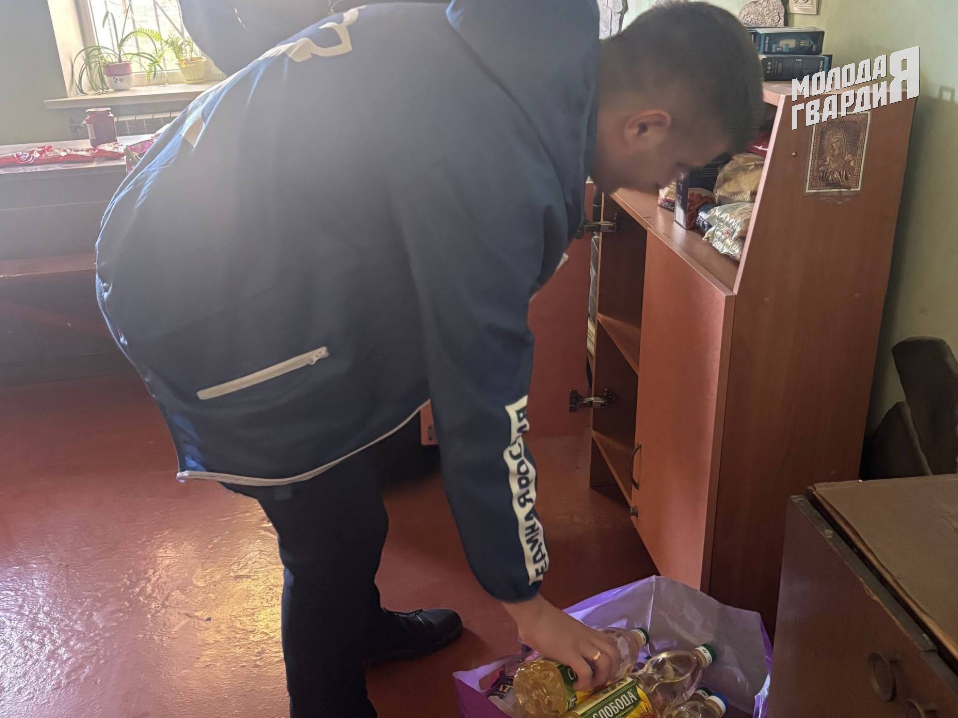 Молодогвардейцы Керчи провели встречу в воскресной школе при храме святителя Луки Крымского Молодогвардейцы Керчи провели встречу в воскресной школе при храме святителя Луки Крымского