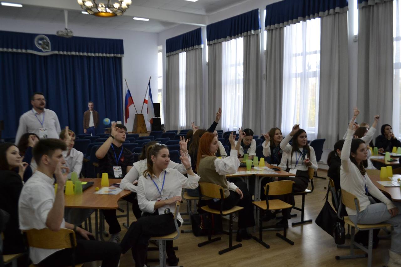 Анастасия Гридчина: Сегодня с большим удовольствием уже в четвёртый раз приняла участие в «Сухомлинских педагогических встречах» Анастасия Гридчина: Сегодня с большим удовольствием уже в четвёртый раз приняла участие в «Сухомлинских педагогических встречах»