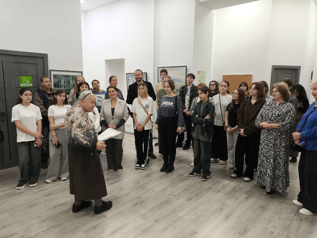 Александр Юрьев: В Доме молодёжи проходит художественная выставка «Учитель и ученик» Александр Юрьев: В Доме молодёжи проходит художественная выставка «Учитель и ученик»