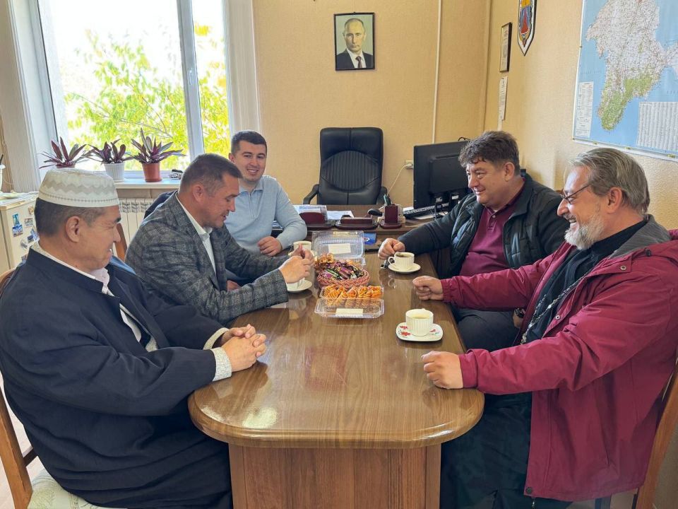 Сегодня Черноморский район с рабочим визитом посетил заместитель председателя Госсовета Крыма Айдер Типпа Сегодня Черноморский район с рабочим визитом посетил заместитель председателя Госсовета Крыма Айдер Типпа