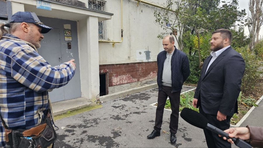 Исполняющий обязанности заместителя губернатора проверил работу управляющих компаний Исполняющий обязанности заместителя губернатора проверил работу управляющих компаний