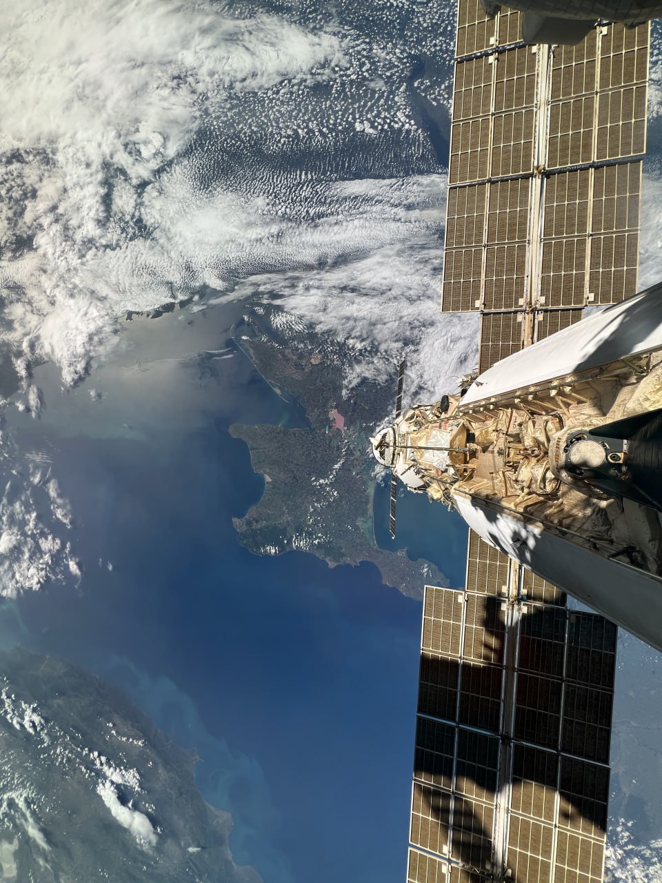 Космонавт Артемьев показал уникальный снимок Крыма из космоса