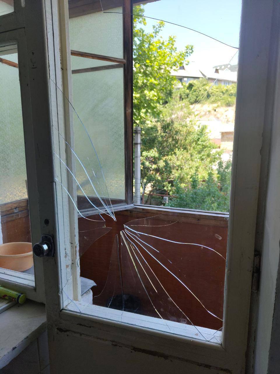 В Симферополе осудили женщину, которая пырнула знакомого осколком стекла