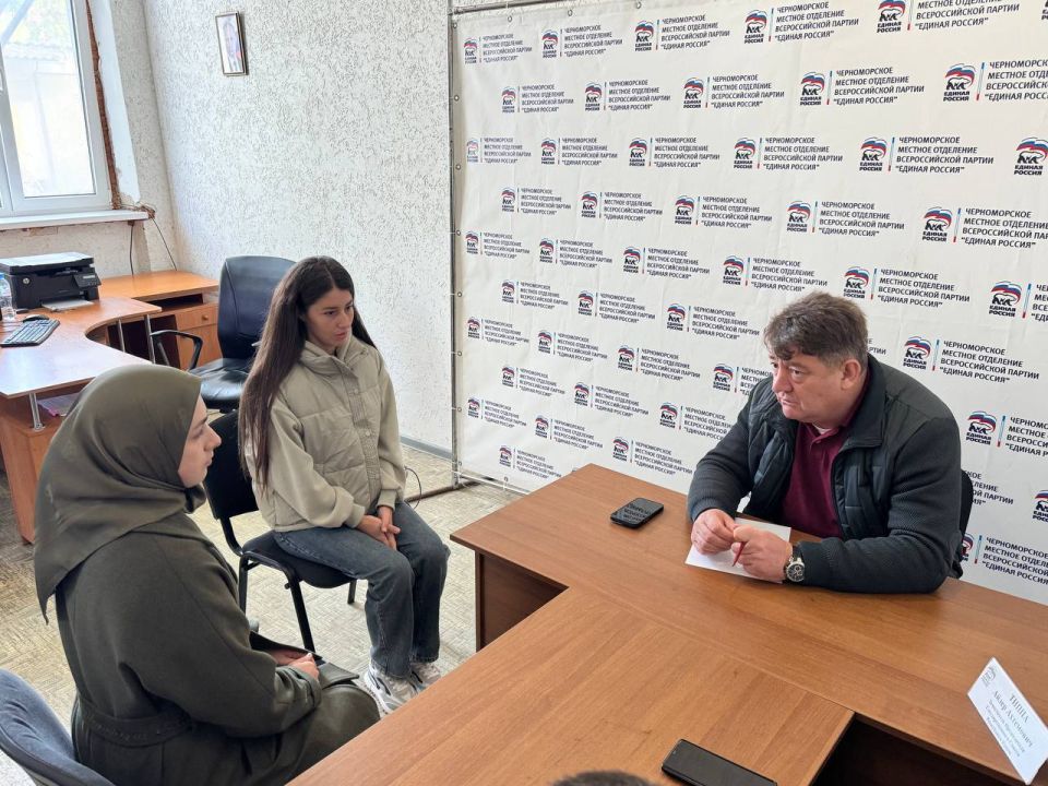 Сегодня Черноморский район с рабочим визитом посетил заместитель председателя Госсовета Крыма Айдер Типпа Сегодня Черноморский район с рабочим визитом посетил заместитель председателя Госсовета Крыма Айдер Типпа