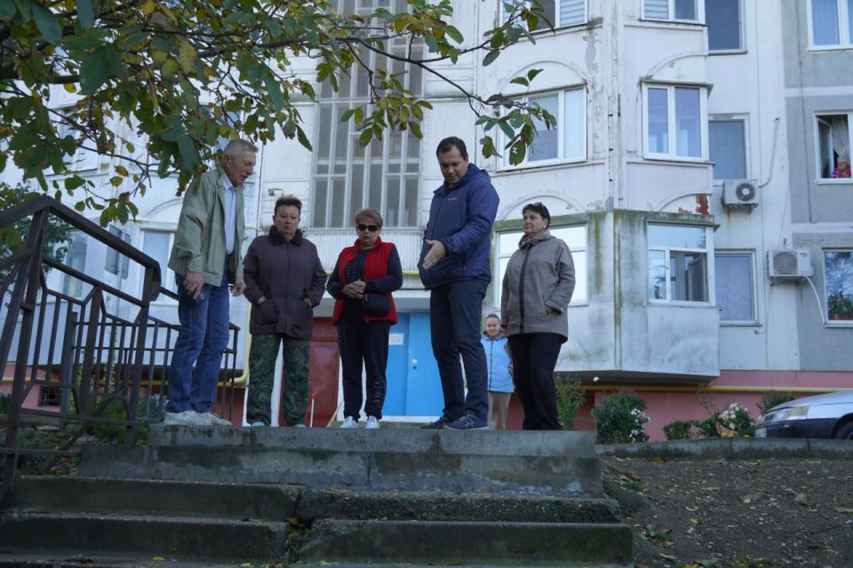 Олег Каторгин: Встретился с жителями района Верхнего Солнечного, на территории которого стартовало комплексное благоустройство Олег Каторгин: Встретился с жителями района Верхнего Солнечного, на территории которого стартовало комплексное благоустройство