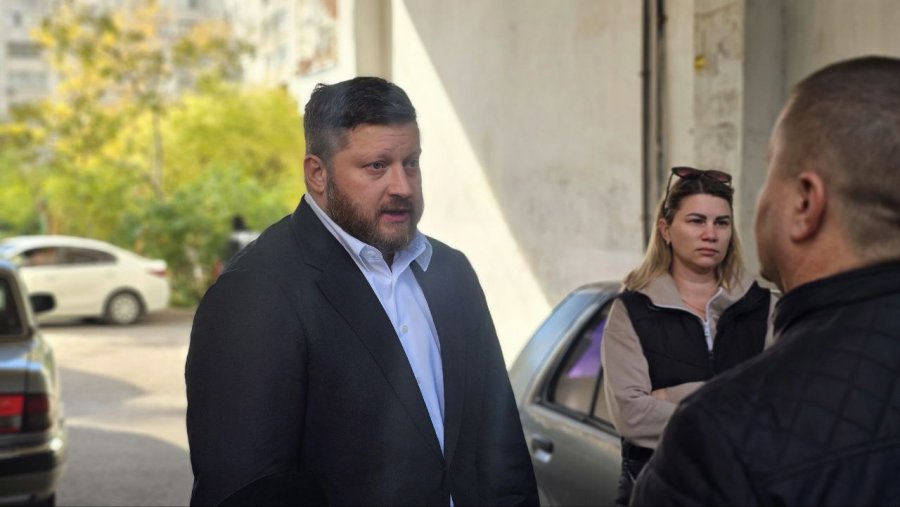 Исполняющий обязанности заместителя губернатора проверил работу управляющих компаний Исполняющий обязанности заместителя губернатора проверил работу управляющих компаний