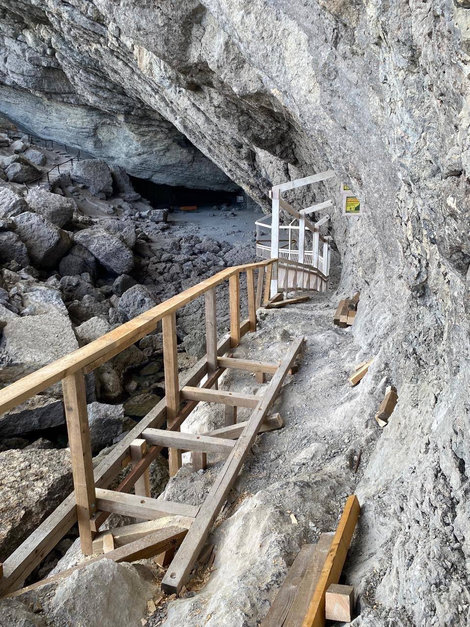 Ольга Шевцова: Посетители всё время пытаются пройти на разрушенную часть маршрута «Тропа Голицына» Не делайте так Это опасно для жизни