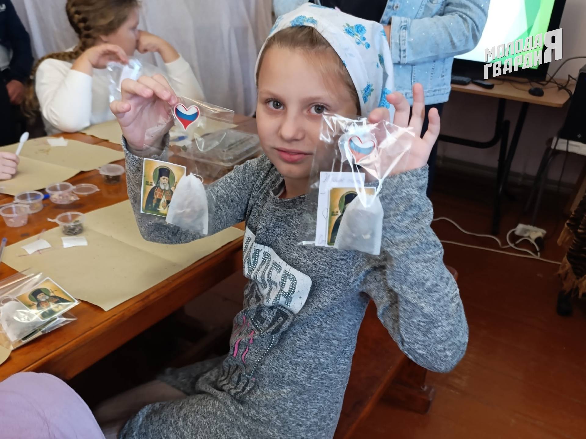 Молодогвардейцы Керчи провели встречу в воскресной школе при храме святителя Луки Крымского Молодогвардейцы Керчи провели встречу в воскресной школе при храме святителя Луки Крымского