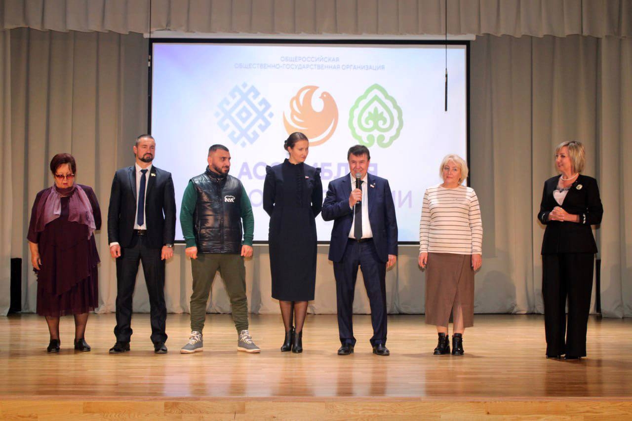 В Симферопольском районе подвели итоги патриотической акции «Герой моей семьи» В Симферопольском районе подвели итоги патриотической акции «Герой моей семьи»