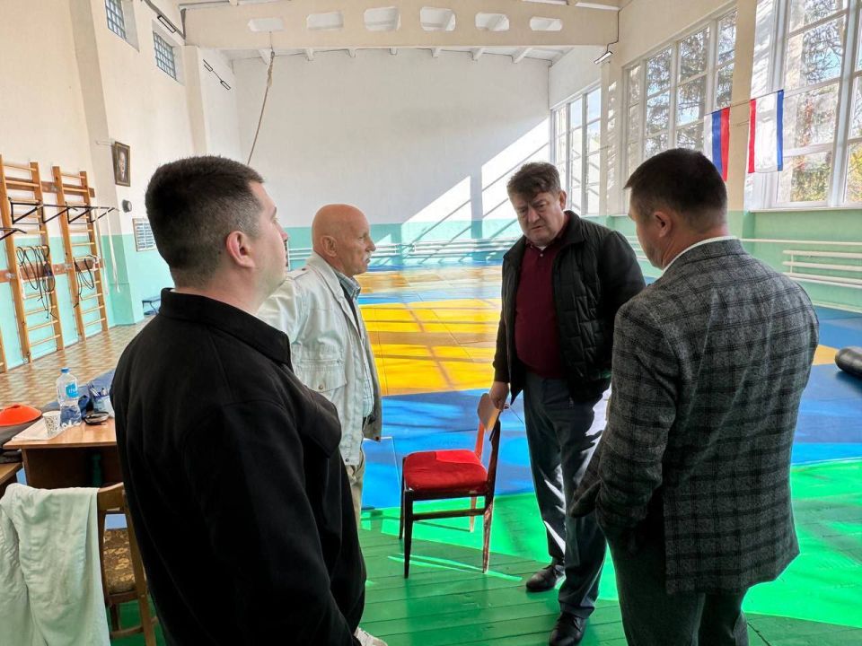 Сегодня Черноморский район с рабочим визитом посетил заместитель председателя Госсовета Крыма Айдер Типпа Сегодня Черноморский район с рабочим визитом посетил заместитель председателя Госсовета Крыма Айдер Типпа