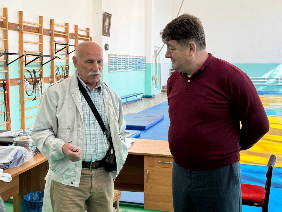 Сегодня Черноморский район с рабочим визитом посетил заместитель председателя Госсовета Крыма Айдер Типпа Сегодня Черноморский район с рабочим визитом посетил заместитель председателя Госсовета Крыма Айдер Типпа