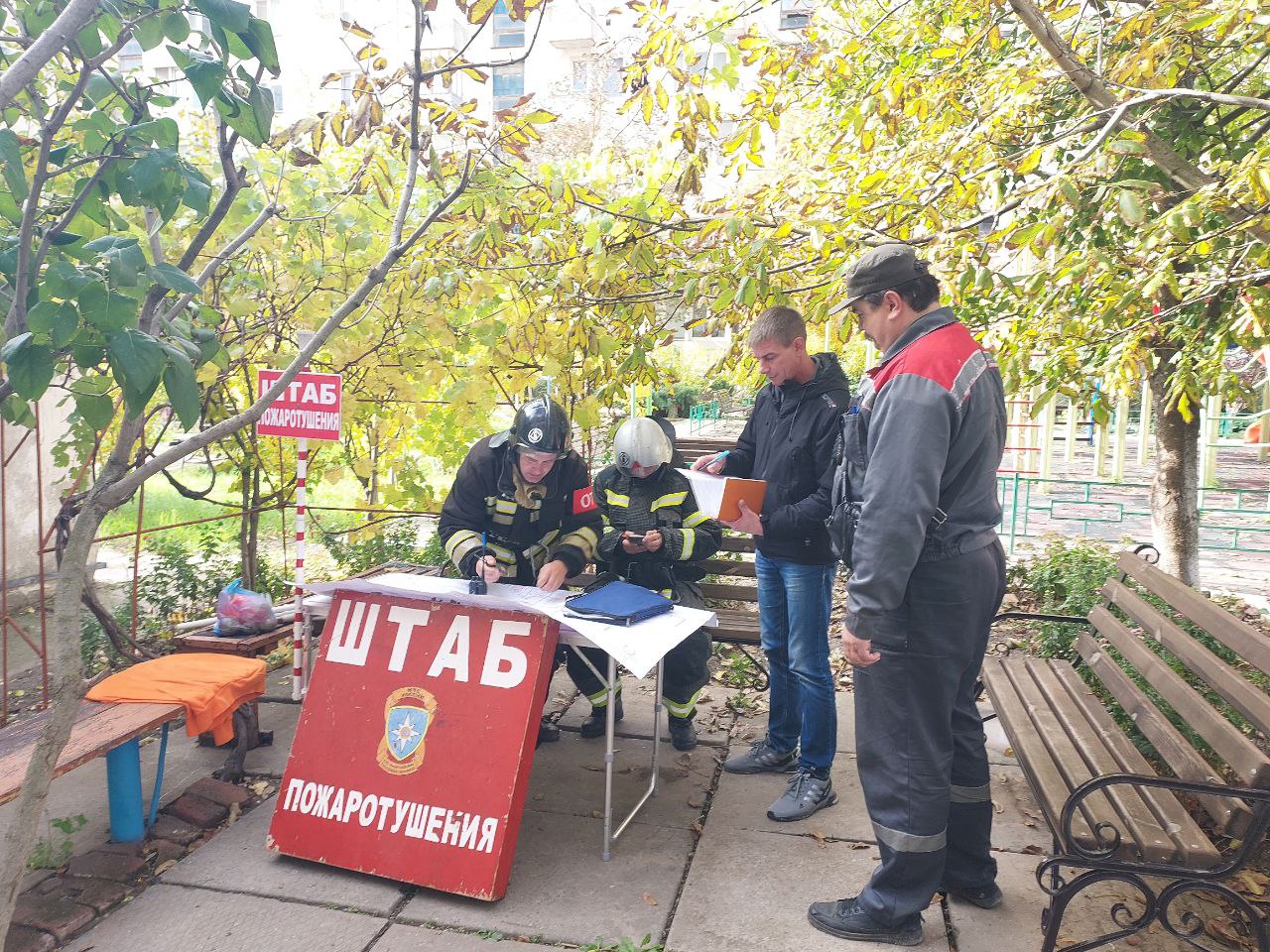 В Джанкое прошли плановые учения по тушению пожара В Джанкое прошли плановые учения по тушению пожара