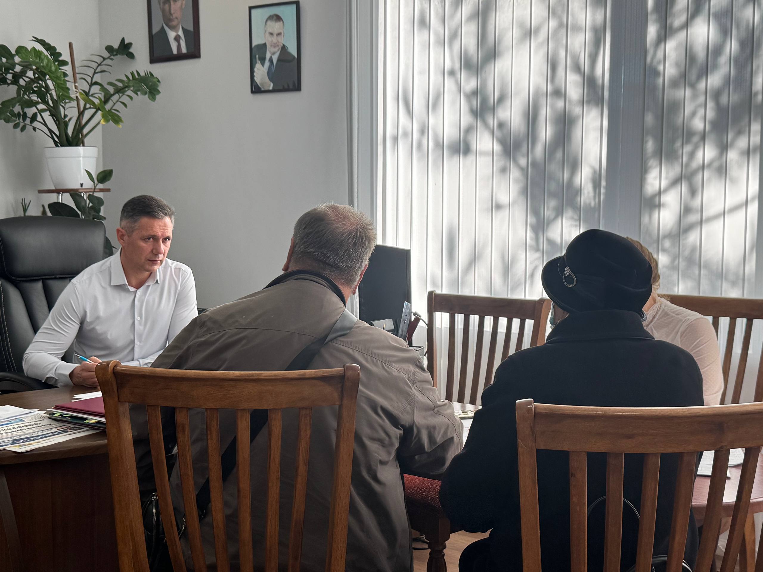 Александр Дудинов: Сегодня рассмотрел проблемные вопросы черноморцев в рамках Общерегионального Дня приема граждан