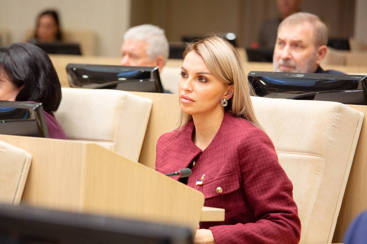 Анастасия Гридчина: Сегодня состоялось заседание третьей сессии Государственного Совета Республики Крым под председательством главы крымского парламента Владимира Константинова.